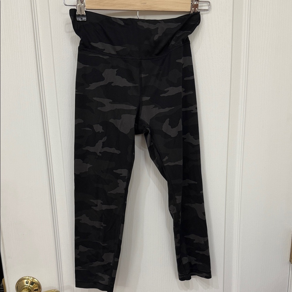 Athleta Girl High Rise Chit Chat Black Camo Capri Pants